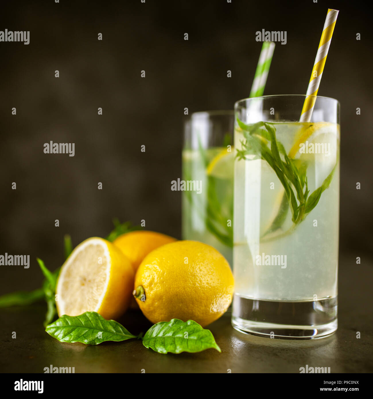 Verre de limonade à l'estragon Banque D'Images