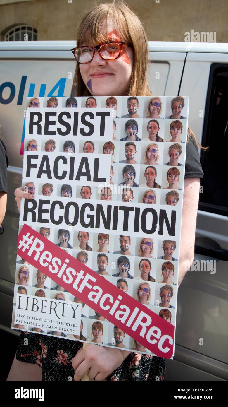 13 juillet 2018.Le centre de Londres. Manifestation contre la visite du président américain Donald Trump à l'Angleterre. Une femme tient une pancarte disant 'liberté de R Banque D'Images