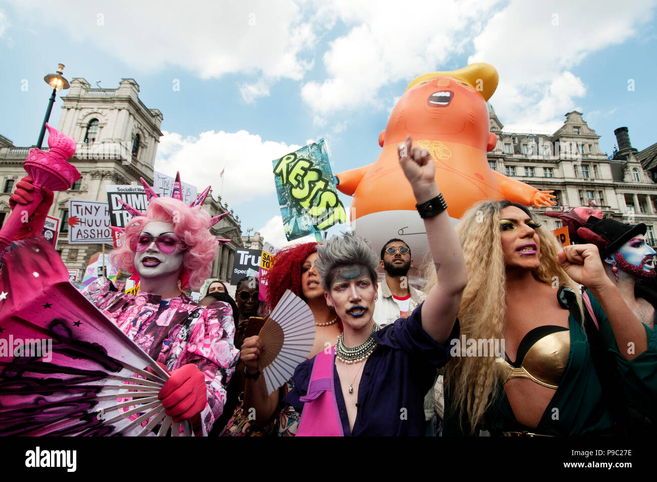 13 juillet 2018.Le centre de Londres. Manifestation contre la visite du président américain Donald Trump à l'Angleterre. Un petit coup de trompette effigie au Parlement Squ Banque D'Images