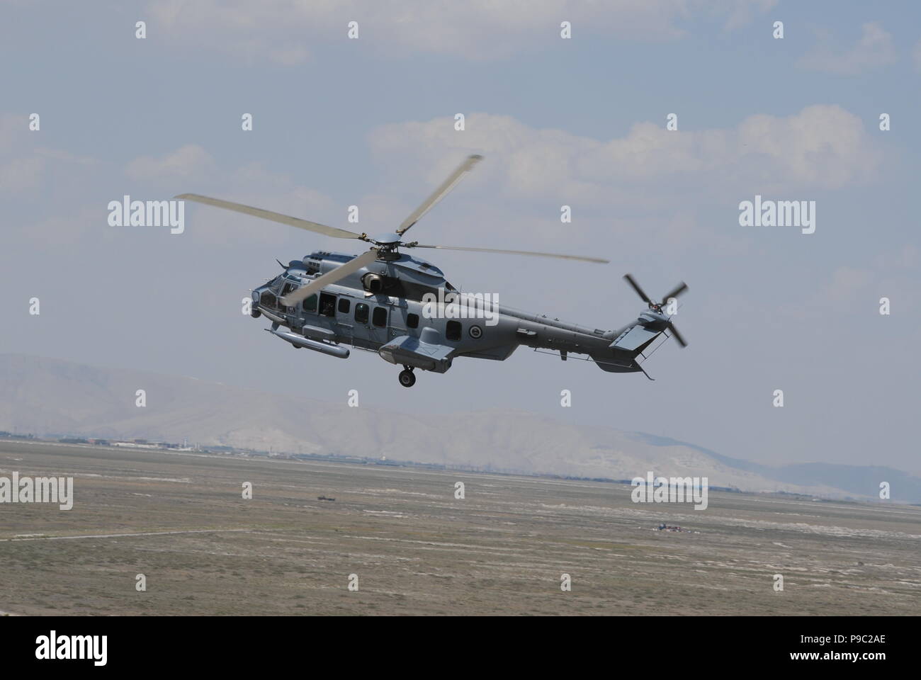 Hélicoptère militaire Cougar de l'Arabie Royal Air Force pendant la reprise du personnel de mission de l'Anatolian Phoenix Exercice CSAR à Konya Banque D'Images