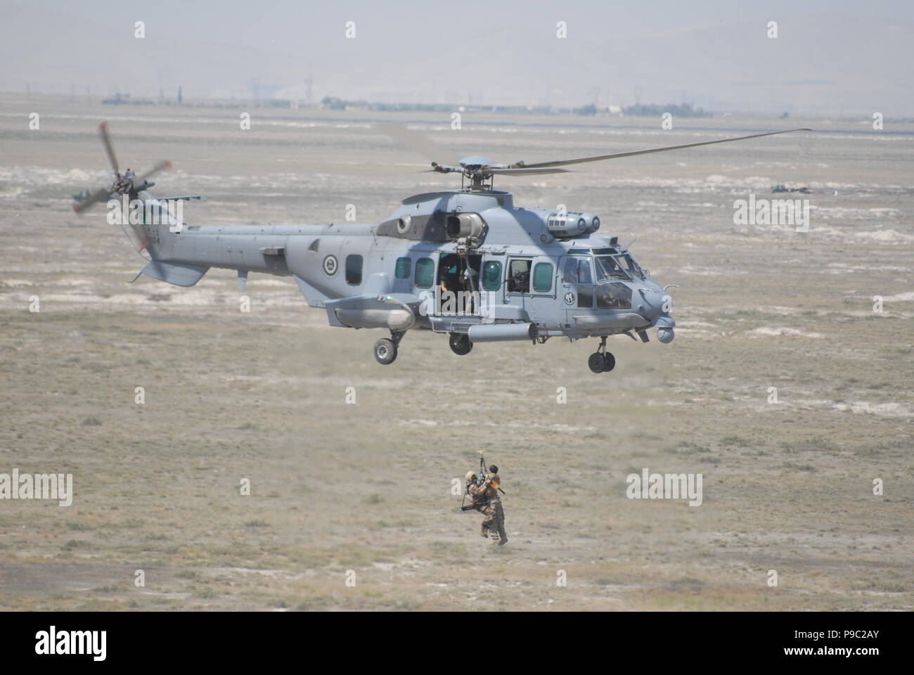 Hélicoptère militaire Cougar de l'Arabie Royal Air Force pendant la reprise du personnel de mission de l'Anatolian Phoenix Exercice CSAR à Konya Banque D'Images