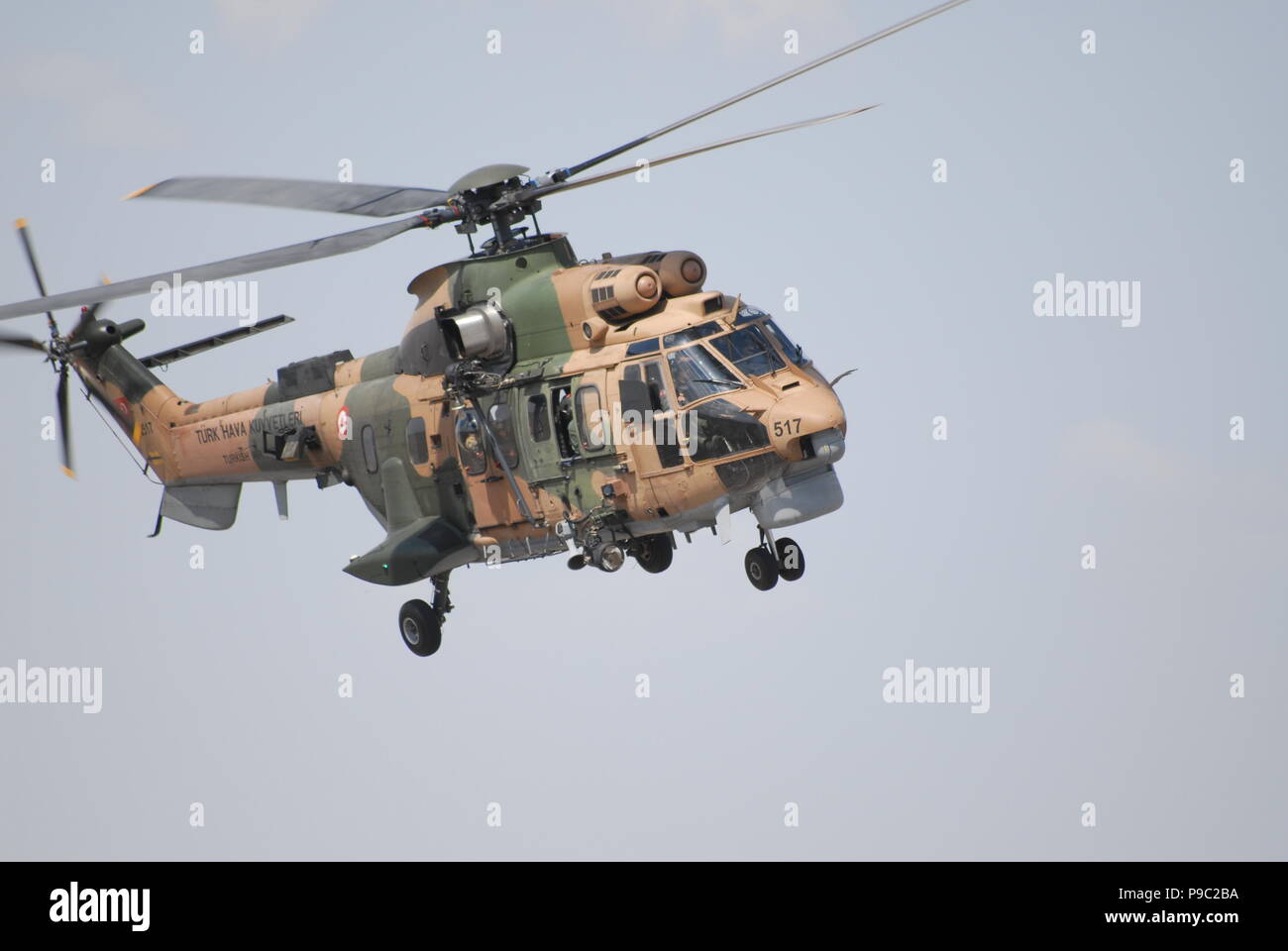 Hélicoptère militaire Cougar de l'air turque au cours de la tâche de récupération de personnel de l''Anatolian Phoenix Exercice CSAR à Konya Banque D'Images