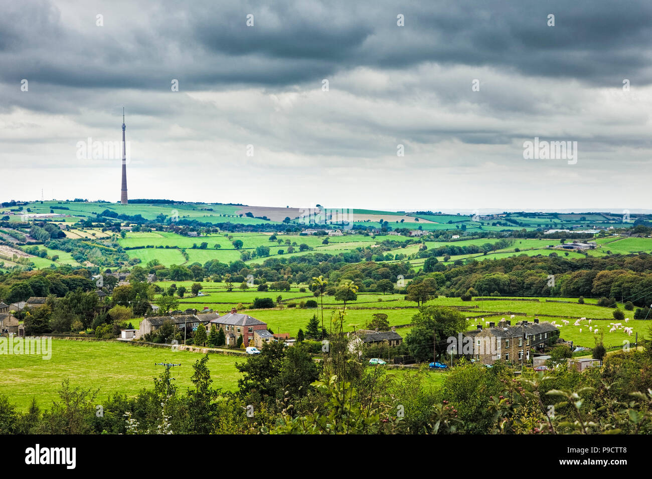 Émetteur TV d'Emley Moor et vue sur le West Yorkshire, Angleterre, Royaume-Uni Banque D'Images