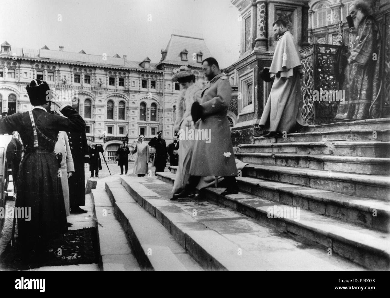 Le Tsar Nicolas II et la tsarine Alexandra Fedorovna en la cathédrale de Saint Basile le Bienheureux. Musée : l'État russe et Film Photo Archive, Moscow. Banque D'Images