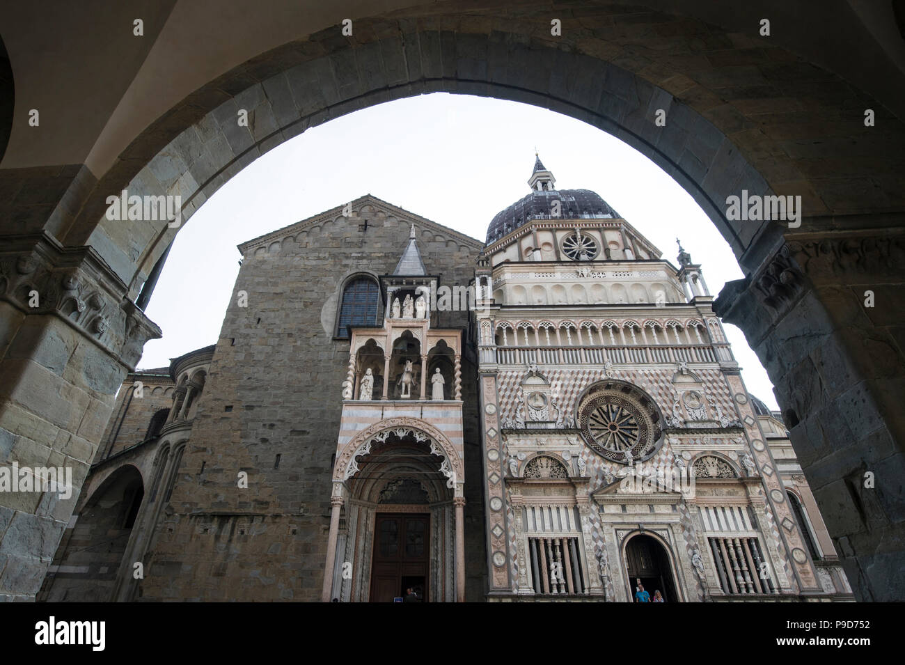 Italie,Lombardie,Bergamo,Città Alta,la place du Duomo, Santa Maria Maggiore et chapelle Colleoni Banque D'Images