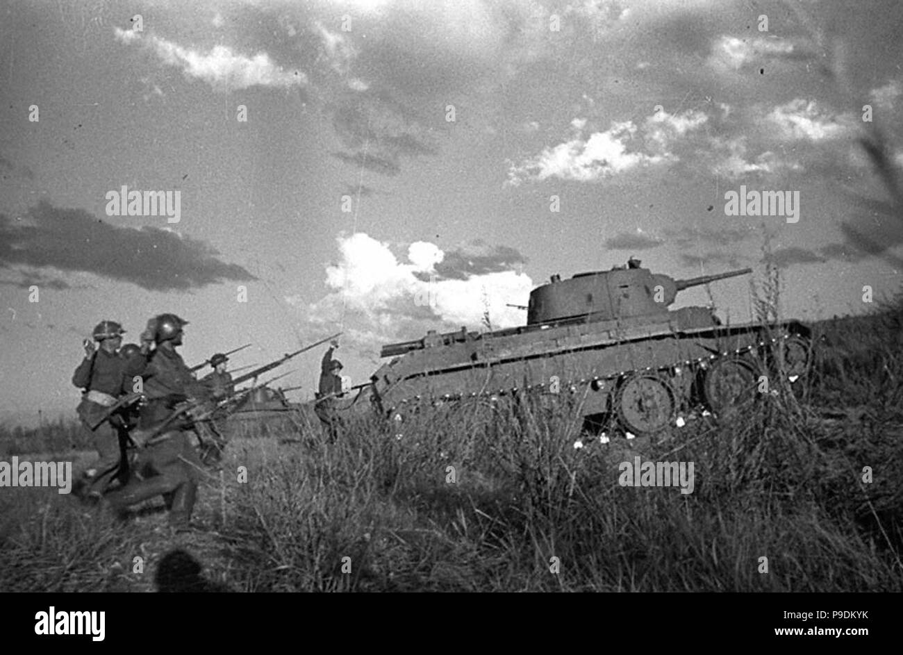 Attaque de l'Armée rouge. La bataille de Khalkhyn Gol. Musée : l'État russe et Film Photo Archive, Moscow. Banque D'Images