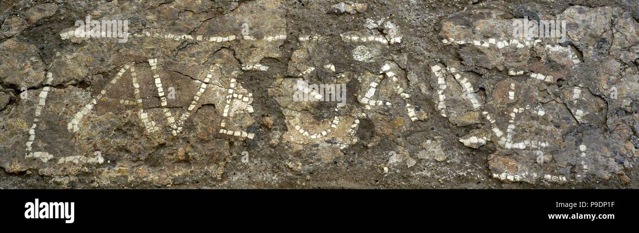 Époque Romaine. Haut Empire. Fragment de trottoir avec inscription bienvenue. Fragment d'un trottoir de l'Opus Signinum avec l'épigraphe 'Ave Salve". Carrière de port, Tarragone, Espagne. Musée Archéologique National. Tarragone. L'Espagne. Banque D'Images