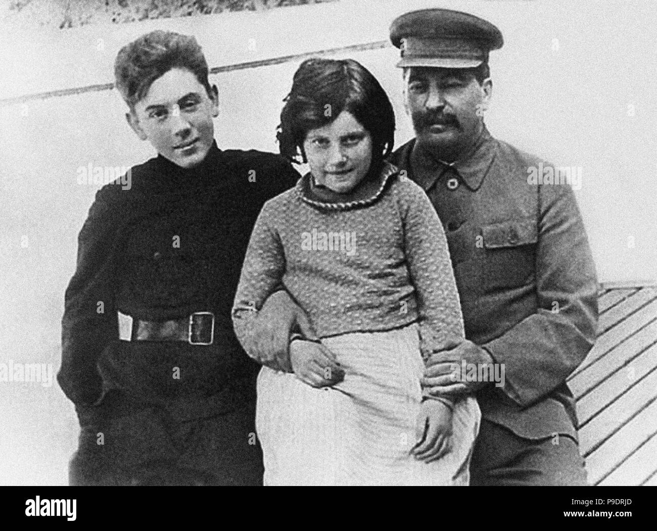 Josef Staline avec sa fille Svetlana et fils Vassili (1921-1962). Musée : l'État russe et Film Photo Archive, Moscow. Banque D'Images