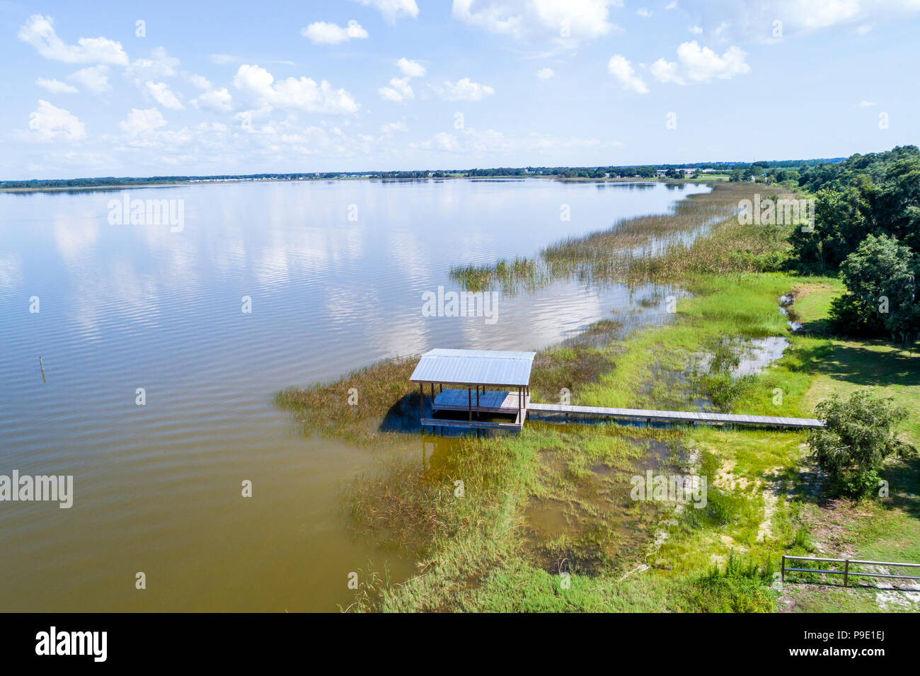 Orlando Floride, lac Hamilton, chaîne de lacs, quai privé pour bateaux sur jetée, vue aérienne au-dessus, FL18071149d Banque D'Images