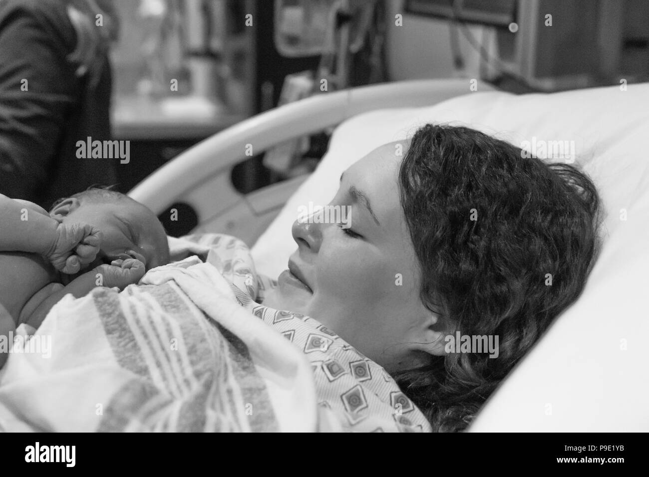 Le miracle de la vie se déroule comme Miss Kallie fait son chemin dans le monde Banque D'Images