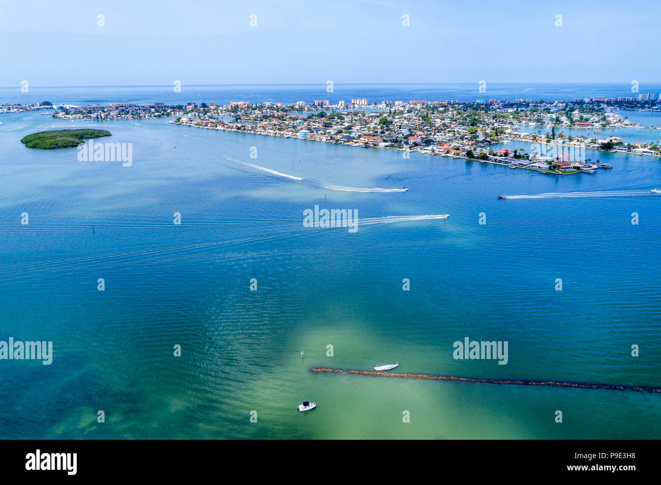 Saint-Pétersbourg Floride, Madeira Beach, Boca Ciega Bay eau, Golfe du Mexique, bateaux, eau, vue aérienne aérienne de l'oeil d'oiseau au-dessus, les visiteurs Voyage trave Banque D'Images