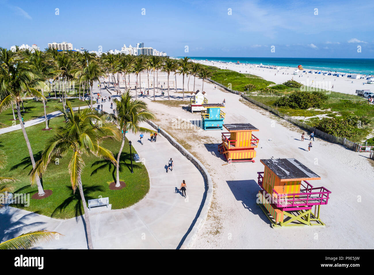 Miami Beach Florida,Ocean Drive,Lummus Park,Atlantic Ocean Shore station de sauveteurs stations vue aérienne, Banque D'Images