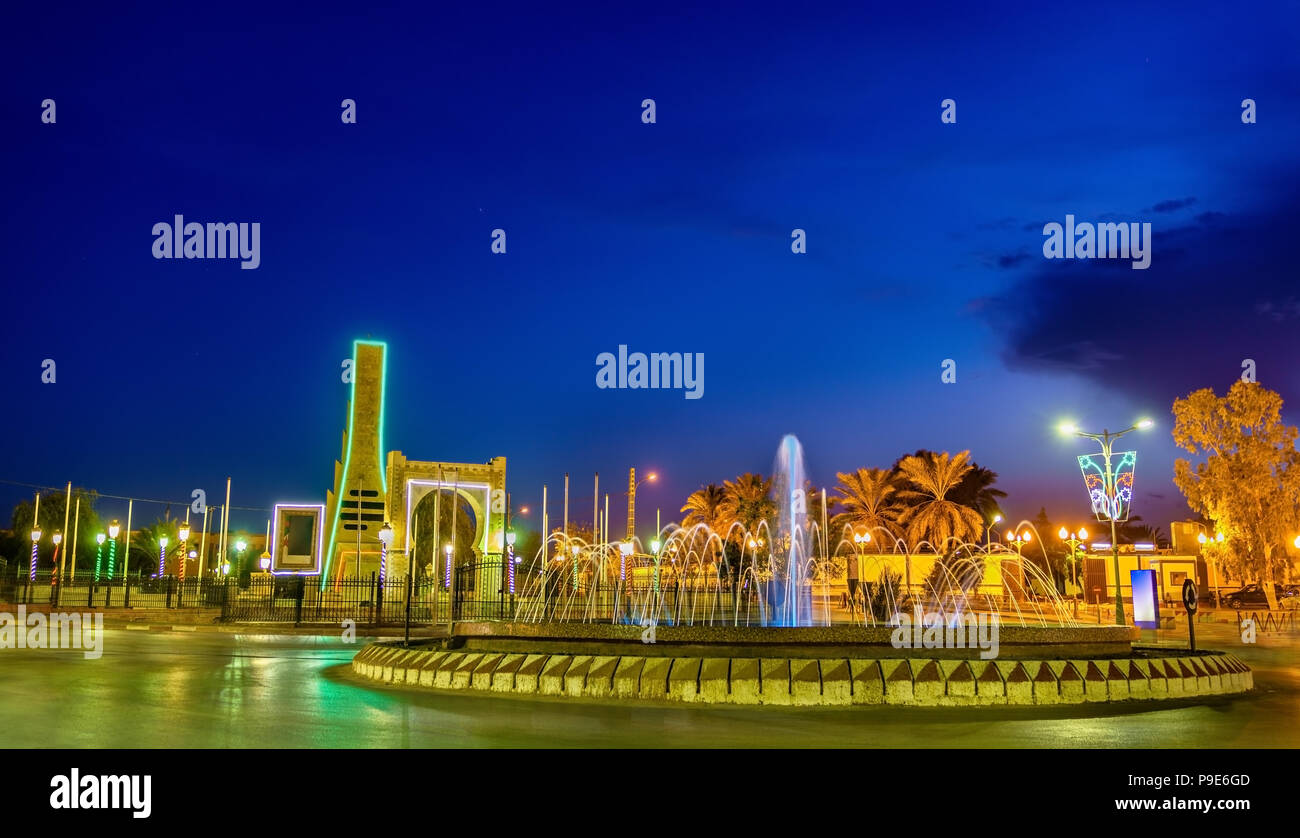 Fontaine dans la nuit - Touggourt Ouargla Province, Algérie Banque D'Images