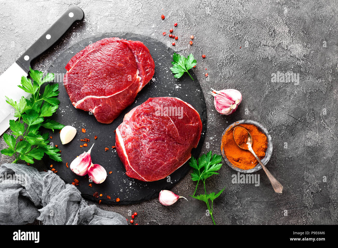 La viande de boeuf cru. Steaks de boeuf frais Banque D'Images