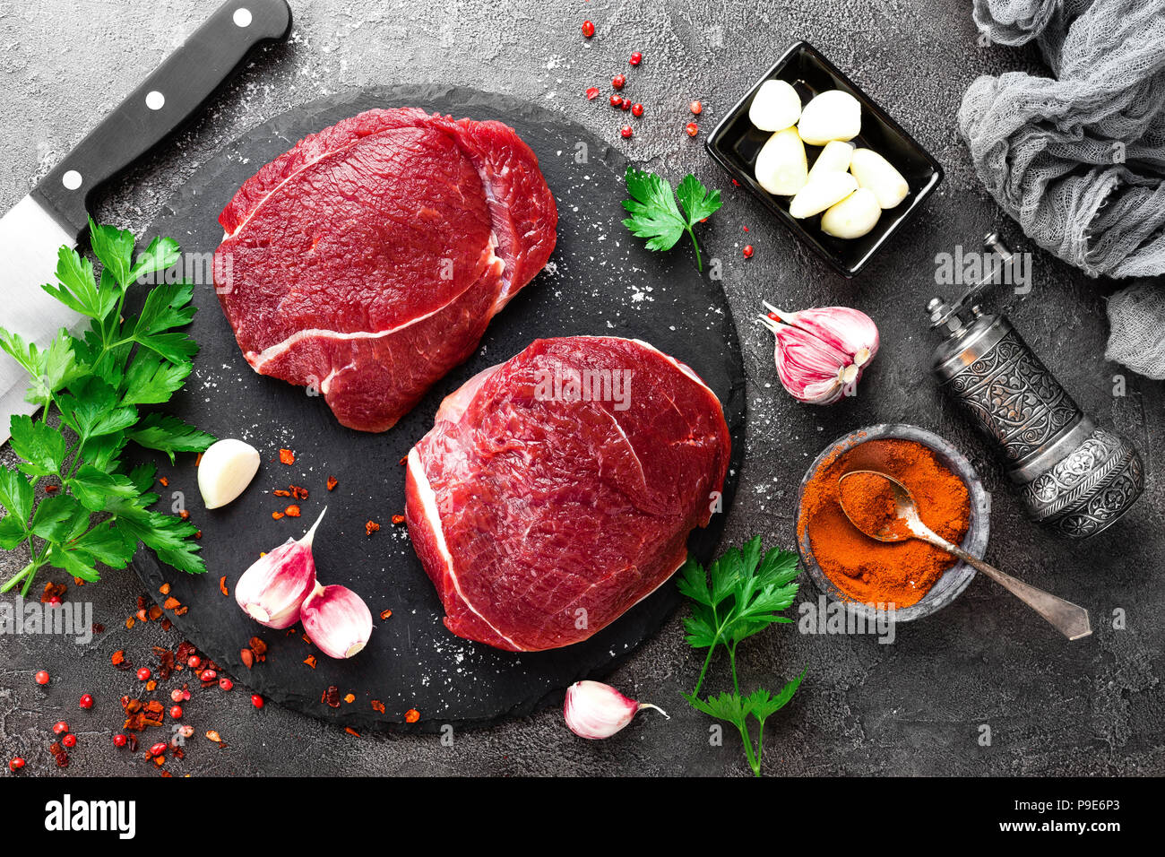 La viande de boeuf cru. Steaks de boeuf frais Banque D'Images