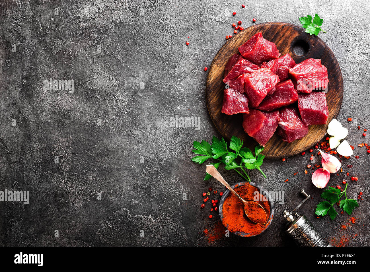 La viande de boeuf cru. Surlonge de boeuf en tranches fraîches Banque D'Images