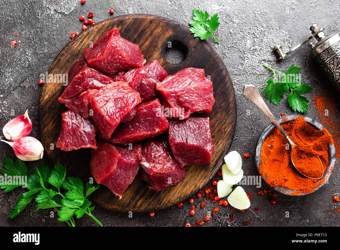 La viande de boeuf cru. Surlonge de boeuf en tranches fraîches Banque D'Images