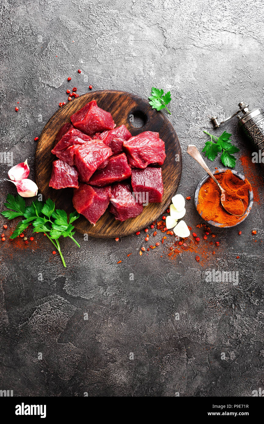 La viande de boeuf cru. Surlonge de boeuf en tranches fraîches Banque D'Images