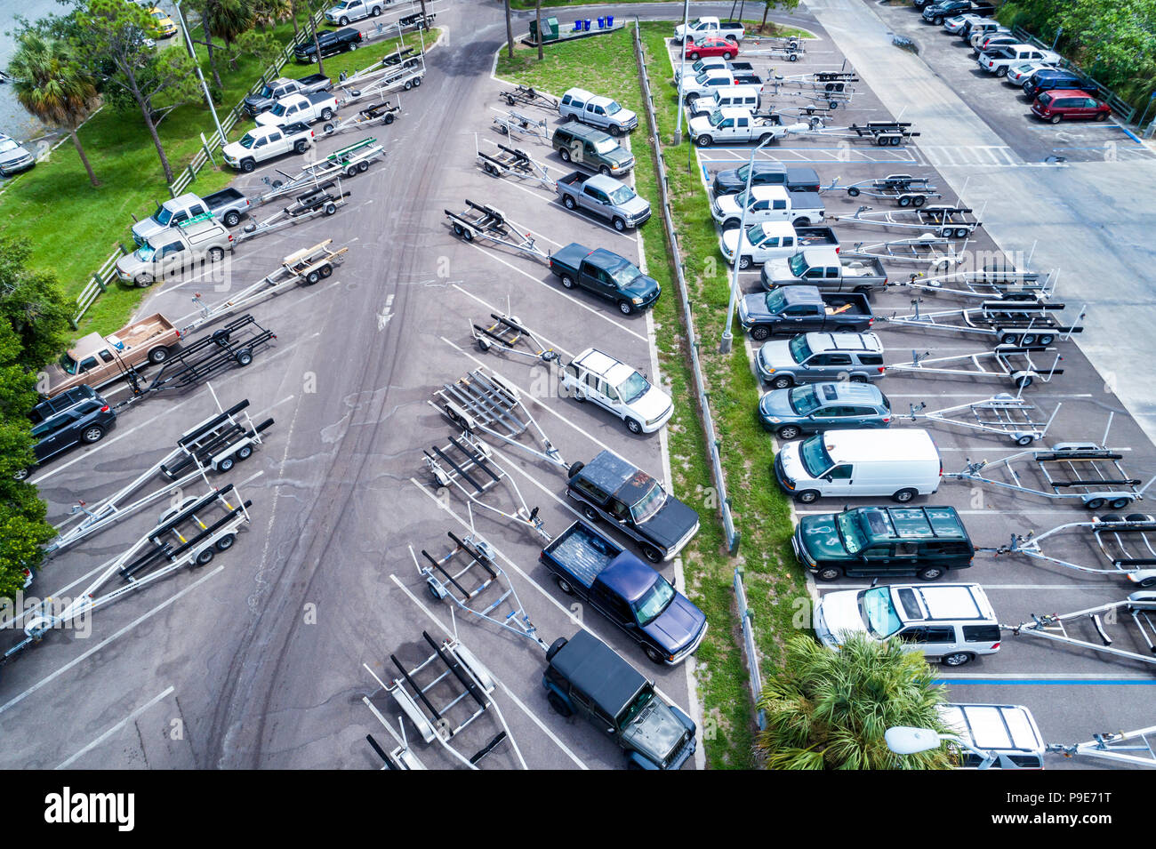 Saint-Pétersbourg Floride, Bay Pines, War Veterans Memorial Park, remorques de bateaux, parking garé, pick-up, vue aérienne, FL18071134d Banque D'Images