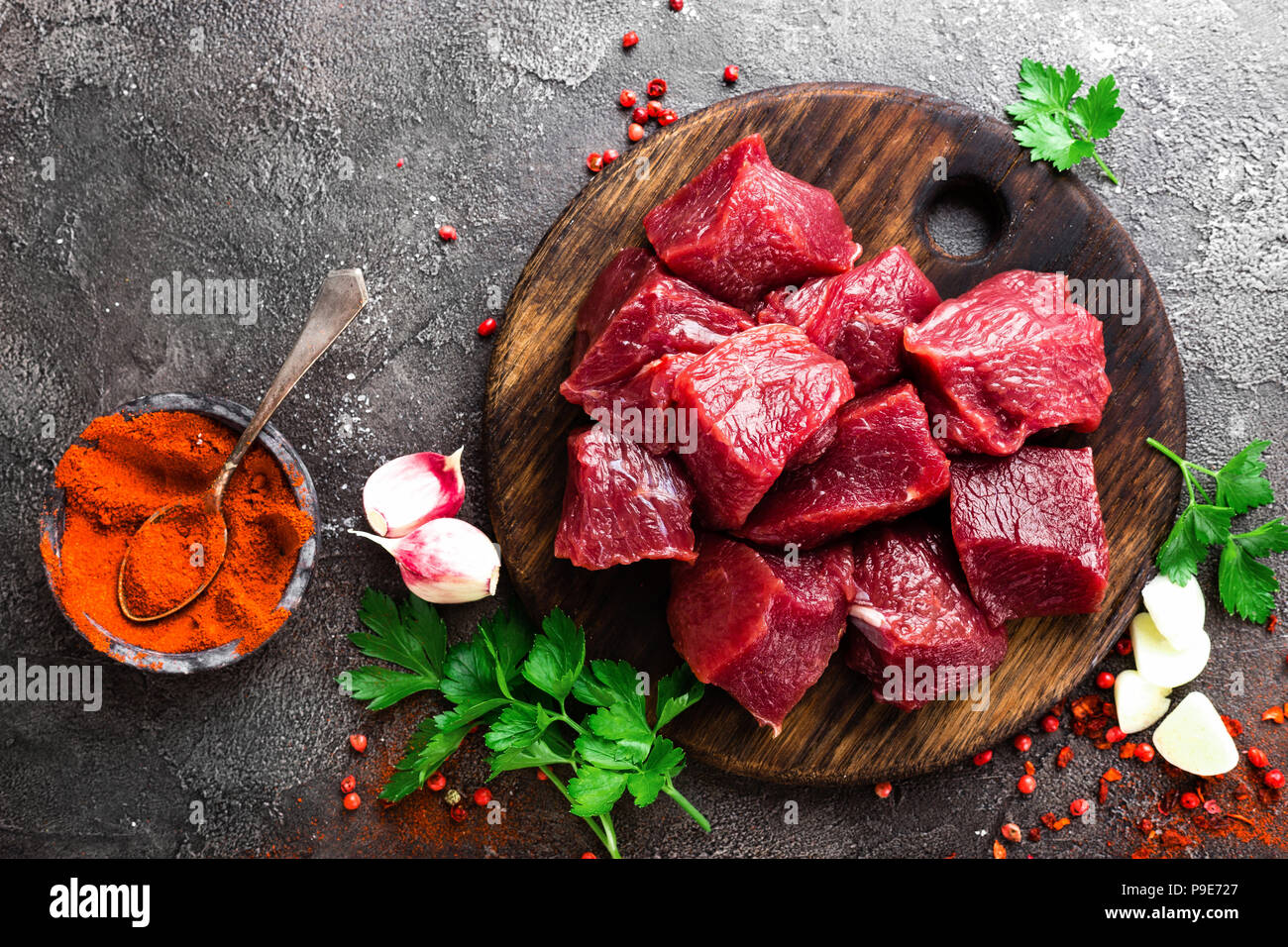 La viande de boeuf cru. Surlonge de boeuf en tranches fraîches Banque D'Images