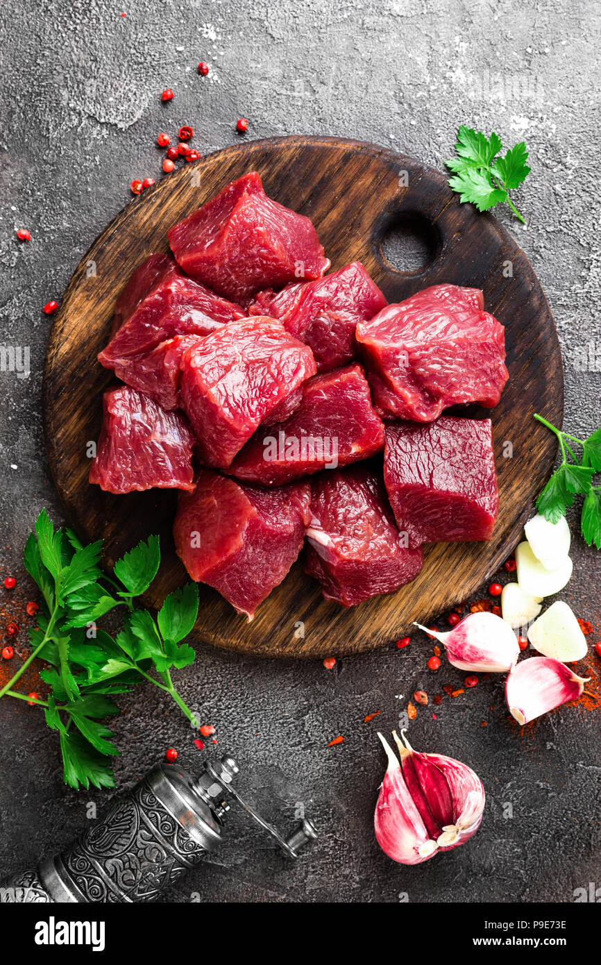 La viande de boeuf cru. Surlonge de boeuf en tranches fraîches Banque D'Images