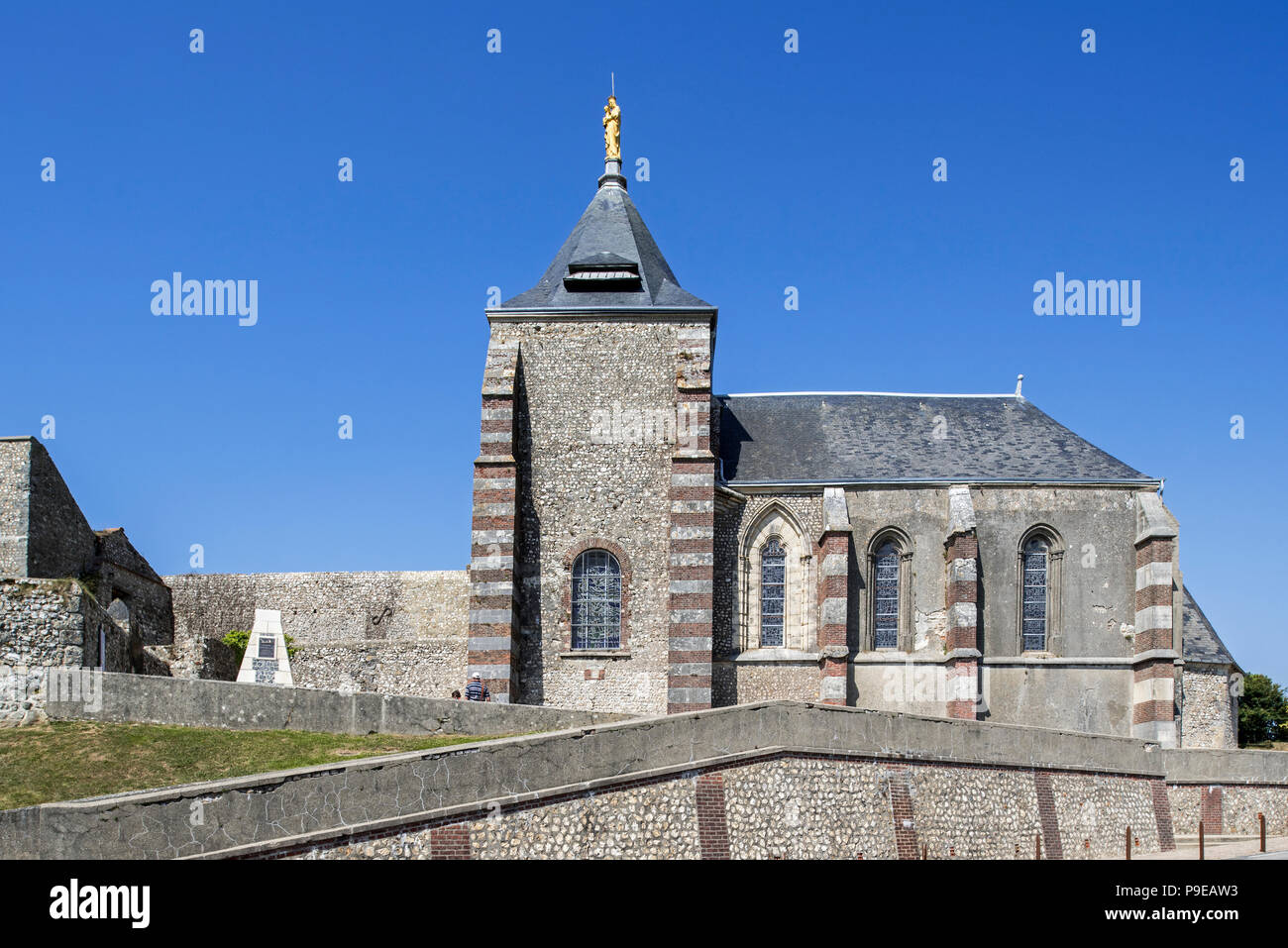 14e siècle chapelle Notre-Dame du Salut avec chapelle statue dorée de la Vierge sur le toit à Fécamp, Seine-Maritime, Normandie, France Banque D'Images