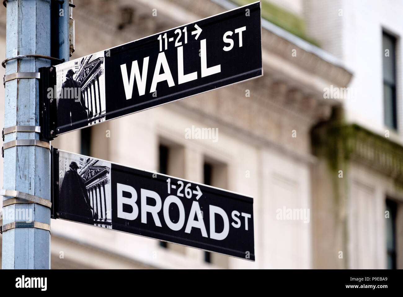 Wall street et Broad street direction vers le haut, vue, New York USA Banque D'Images