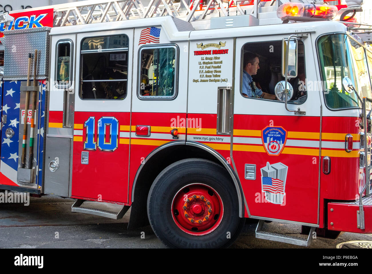 Camion de pompiers de New York FDNY Engine Company 10, première intervention au cours de la station 911 Banque D'Images