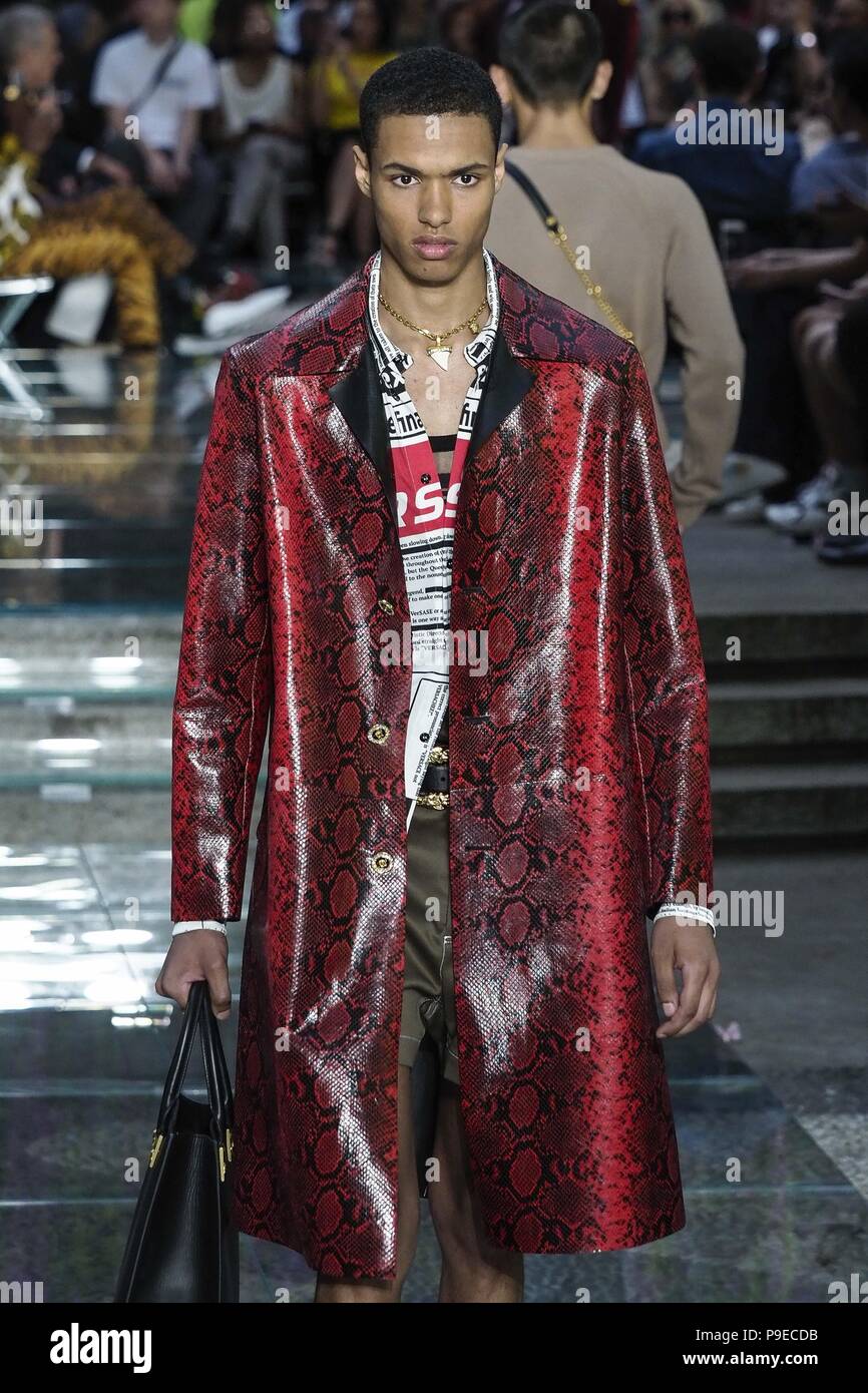 Milan Fashion Week Homme Printemps/Été 2019 - Versace - Podium avec Modèle  : où : Milan, Italie Quand : 16