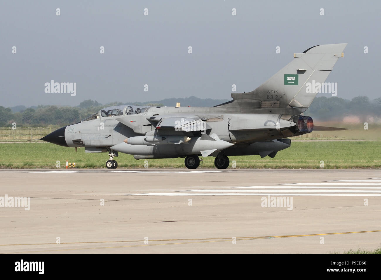 Arabie Royal Air Force Tornado IDS roulant sur la RAF Coningsby piste pendant la RAF et l'exercice combiné RSAF Drapeau vert. Banque D'Images
