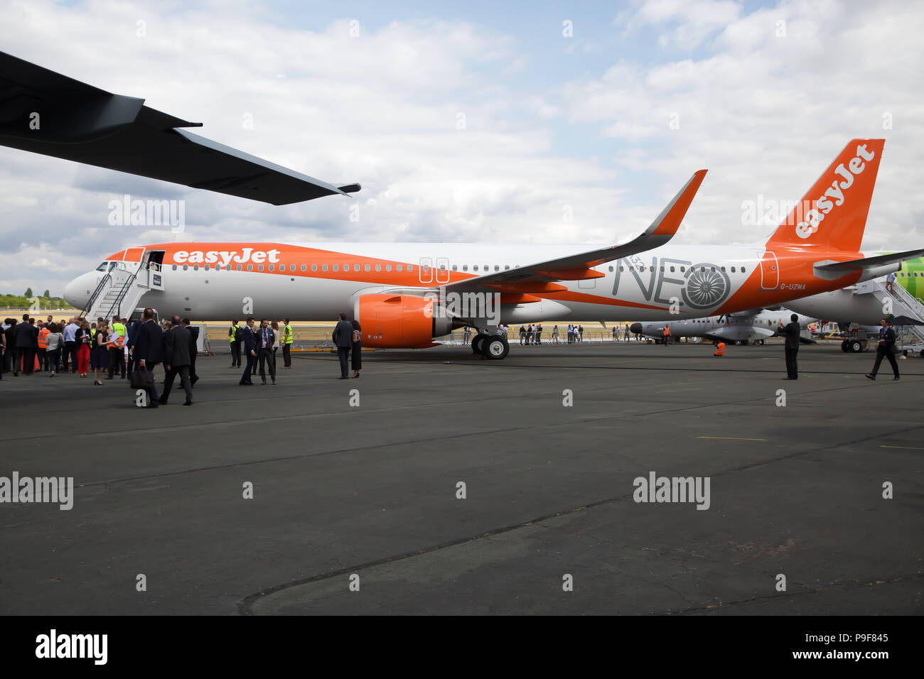 Farnborough, UK,18 juillet 2018, l'A321neo easyJet est sur l'affichage au salon Farnborough International Airshow. C'est le plus récent ajout à la famille A320. Simon Calder a été montré journaliste autour de l'avion et a posé pour des photos avec le commandant et chef de la direction. Larby Keith Crédit/Alamy Live News Banque D'Images