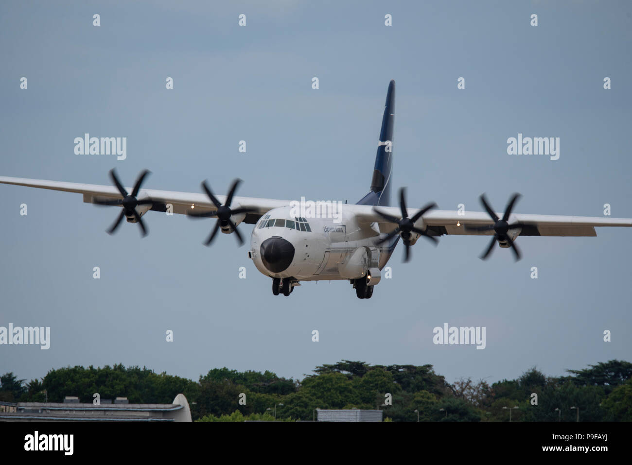 Lockheed Martin LM100J Hercules civil avion à la Farnborough International Airshow, FIA 2018, Journée du commerce de l'aérospatiale, UK Banque D'Images