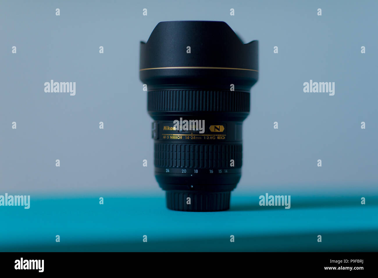 Nikon AF-S NIKKOR 24mm f/2.8G ED Nikkor objectif ultra-grand angle Photo  Stock - Alamy