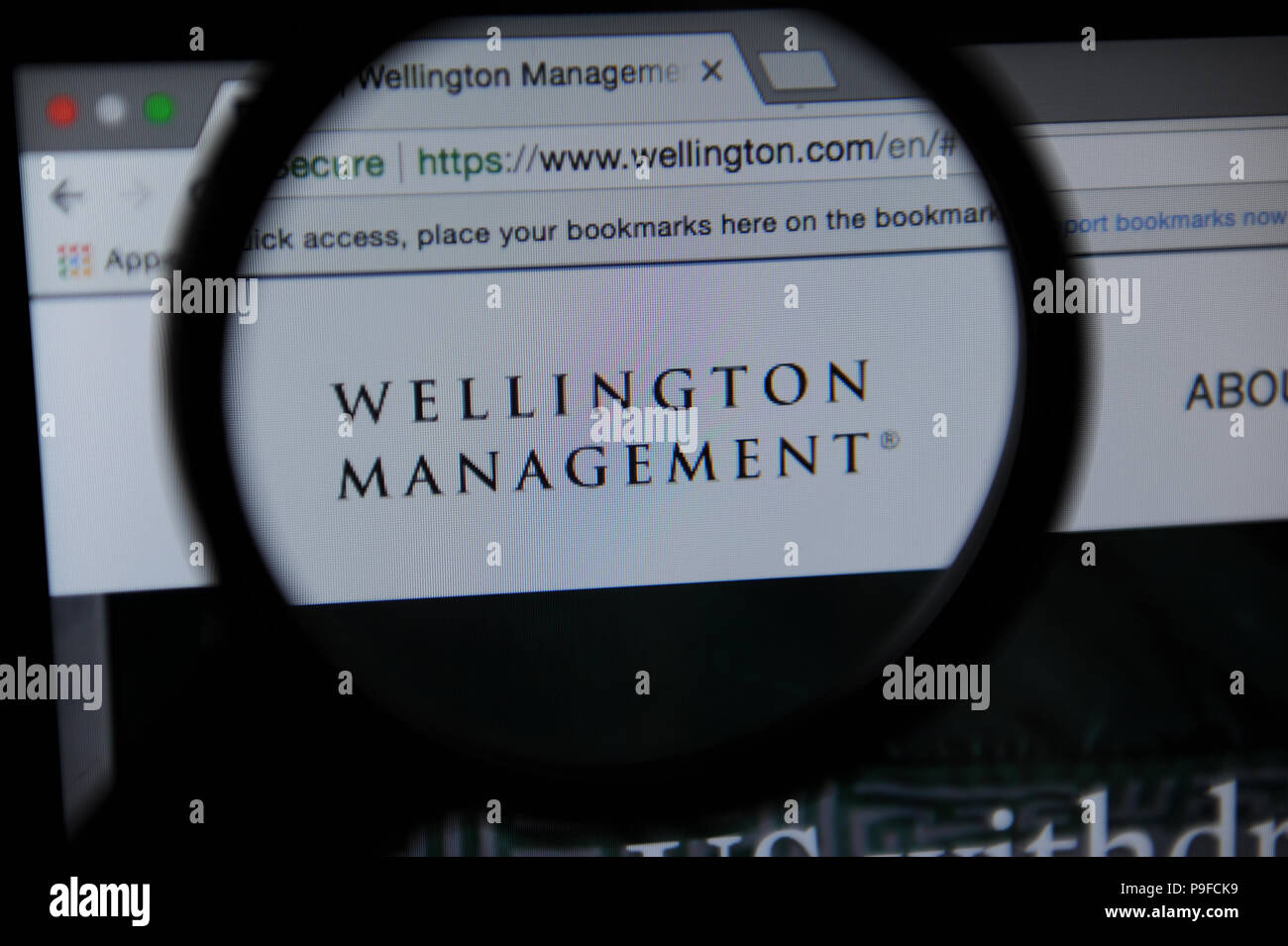 Le site web de gestion de Wellington vu à travers une loupe Banque D'Images