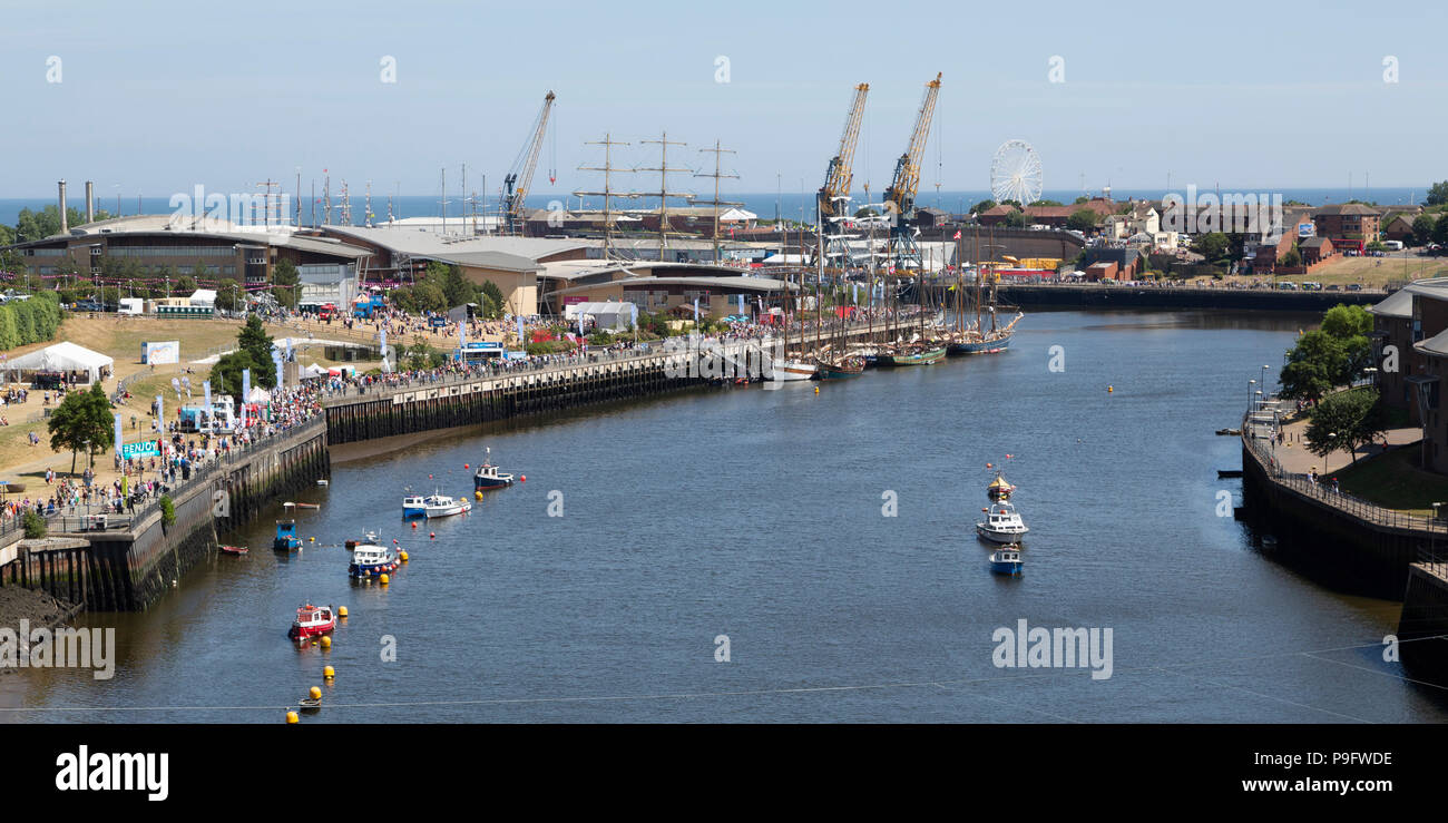 Des navires amarrés sur le fleuve porter à Sunderland, dans le nord-est de l'Angleterre. Banque D'Images