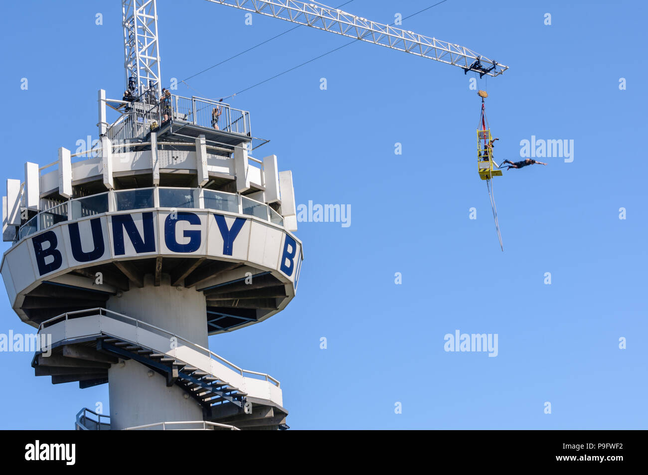 Saut à Schevinengen Pier, La Haye, Pays-Bas Banque D'Images