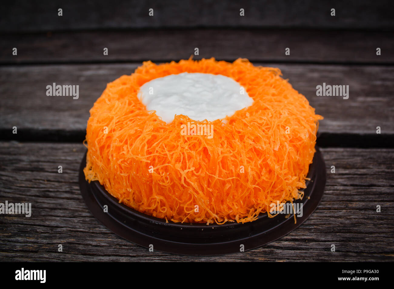 Jaune D Or Thread Gateaux Ou Cake Gateau De Foi Tong Lava Cake Thai Photo Stock Alamy Jaune D Or Thread Gateaux Ou Cake Gateau De Foi Tong Lava Cake Thai Photo Stock Alamy