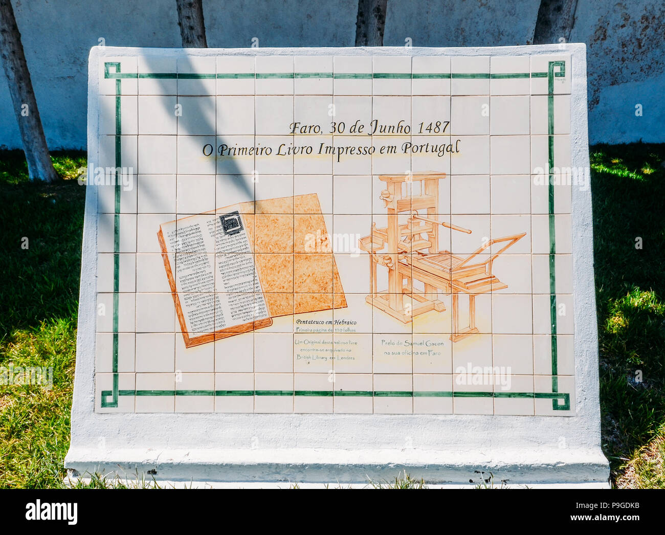 Appuyez sur l'impression de dessin de conception première presse à imprimer au Portugal en 1487 devant le cimetière juif de Faro. L'original est à la bibliothèque britannique Banque D'Images