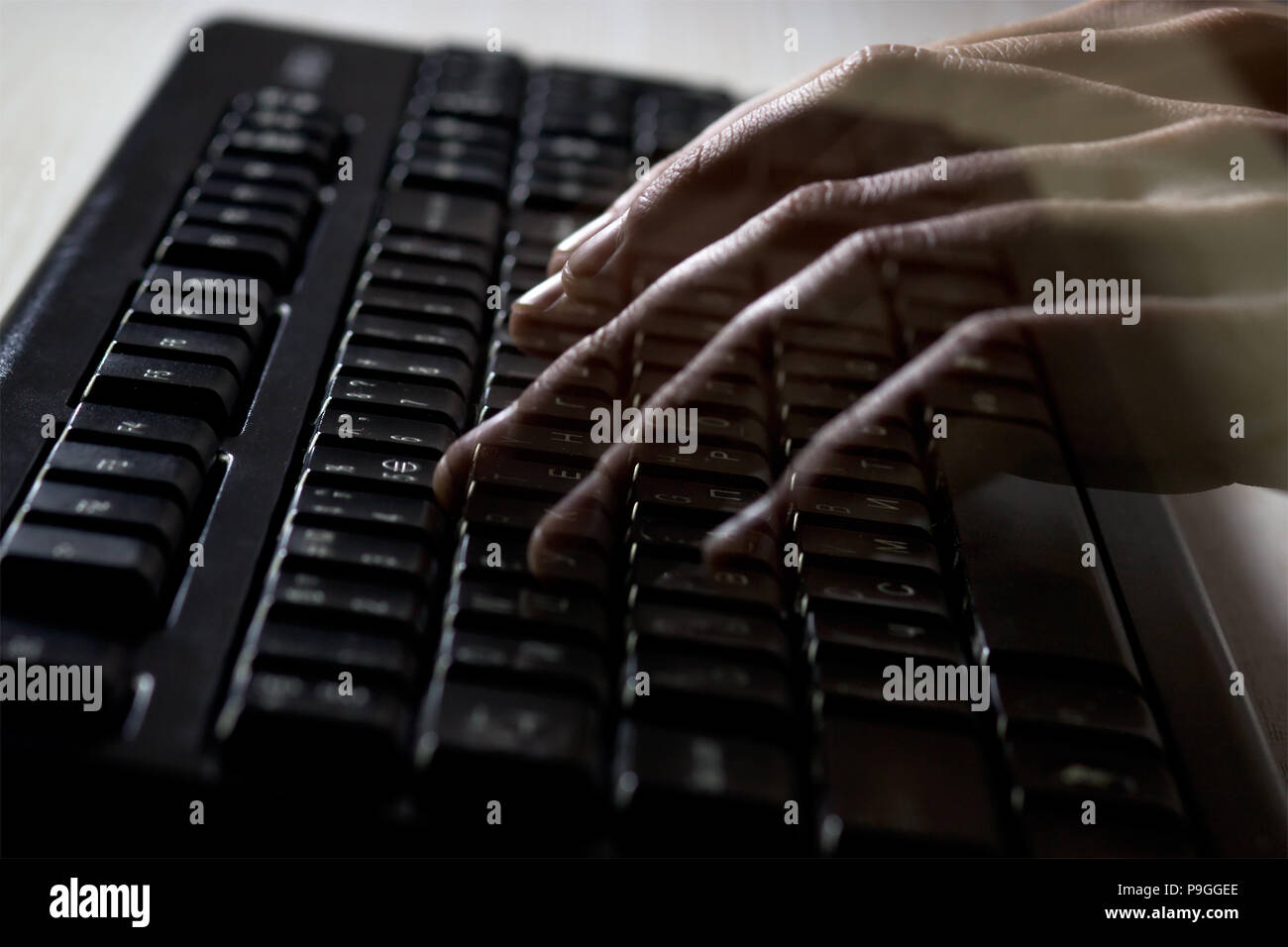 Les mains de pirates informatiques Banque D'Images