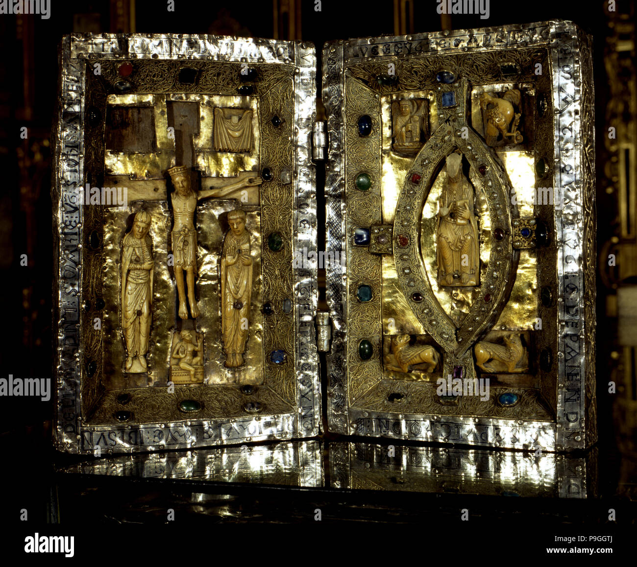 Diptyque byzantin de l'ivoire (s. VI) conservés dans la chambre sainte de la cathédrale d'Oviedo. Banque D'Images