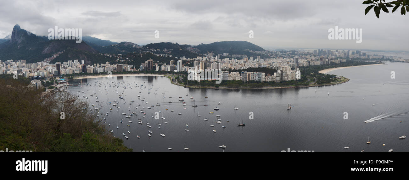 Une vue panoramique depuis le mont Sugarloaf, Rio de Janeiro, Brésil Banque D'Images