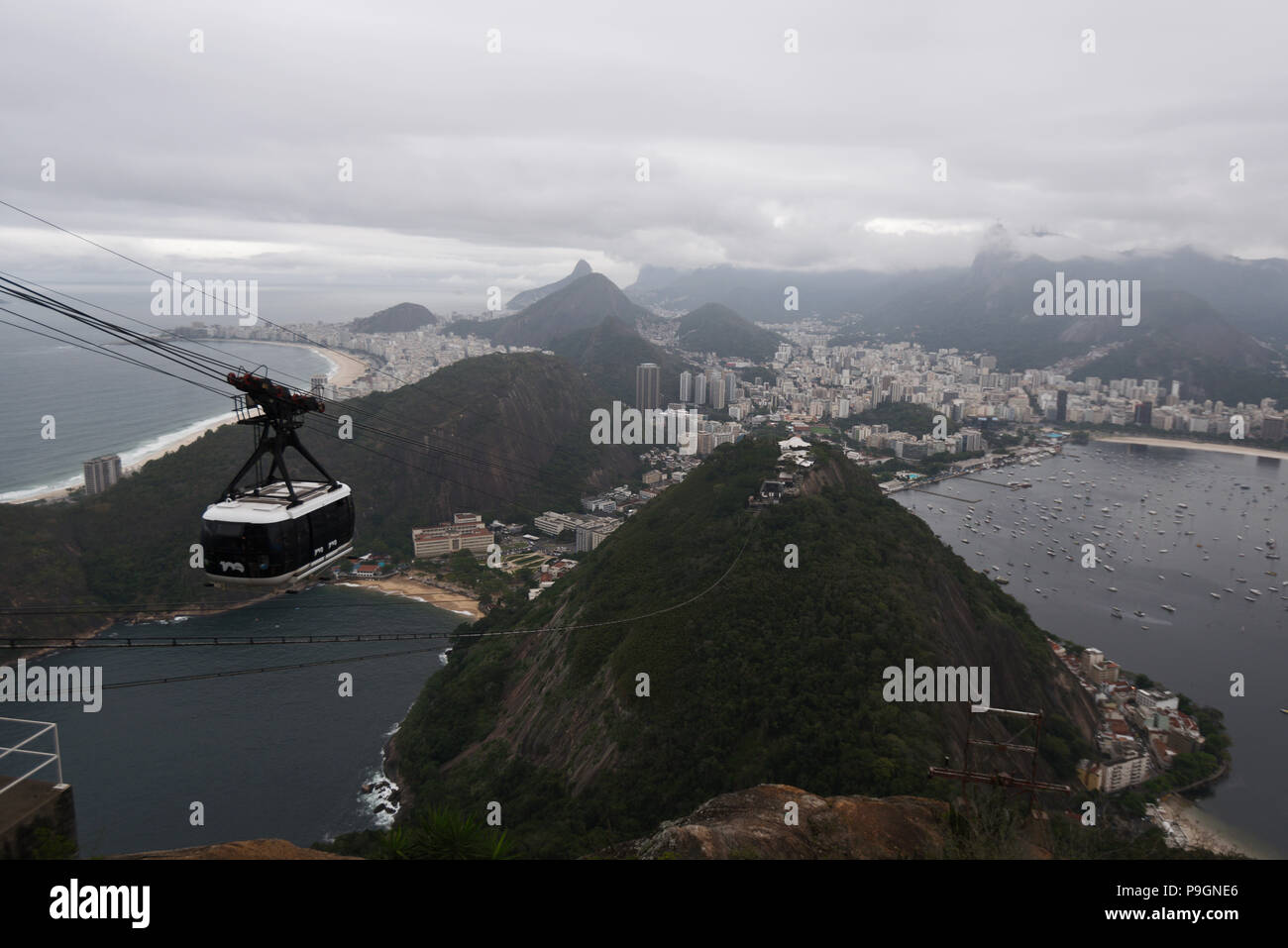 Un téléphérique sur le mont Sugarloaf, Rio de Janeiro, Brésil Banque D'Images