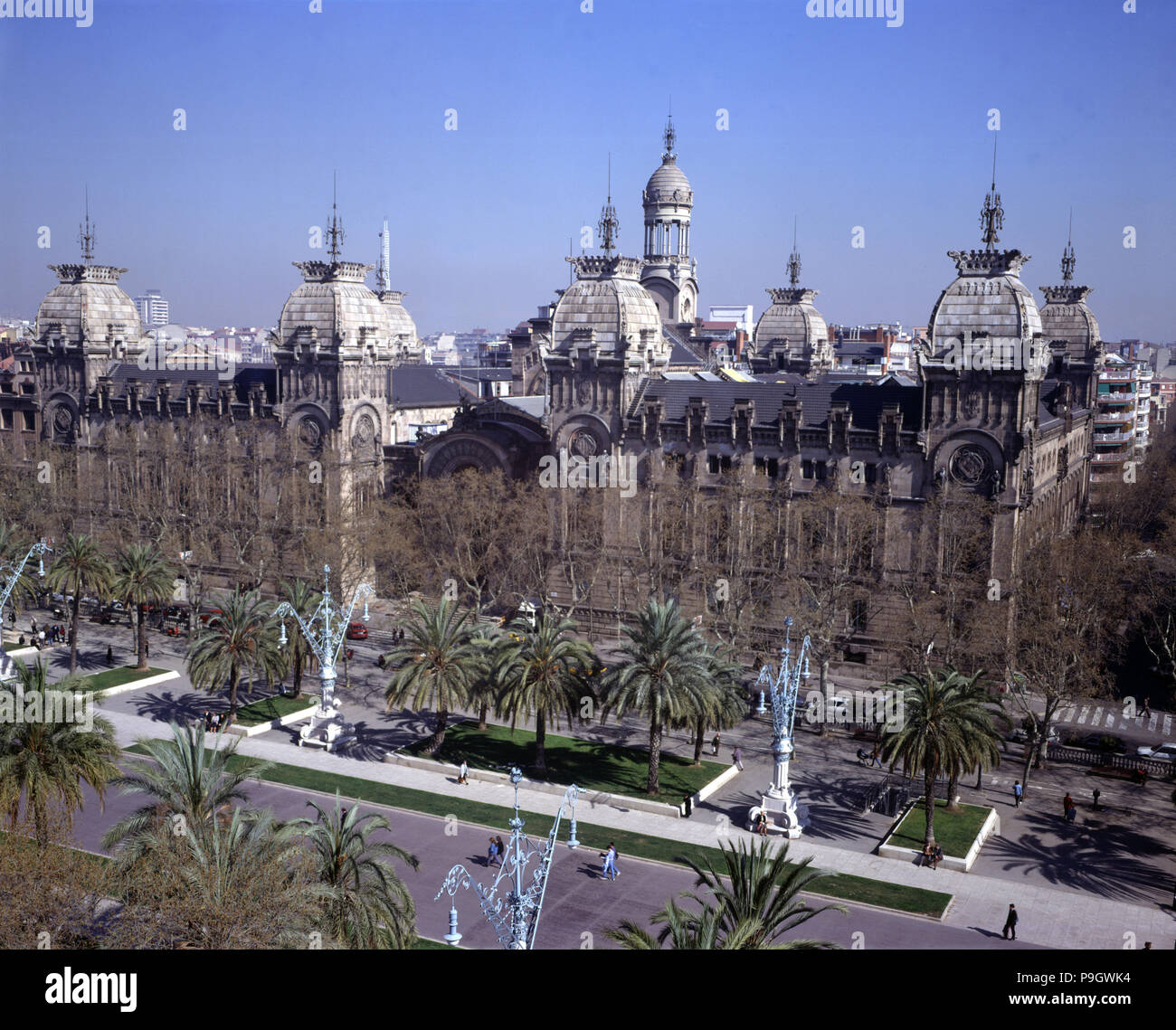 Palais de justice, conçu par Enric Sagnier (1858-1931) et Josep Domenech j'Estepà (1858-1917), construit … Banque D'Images