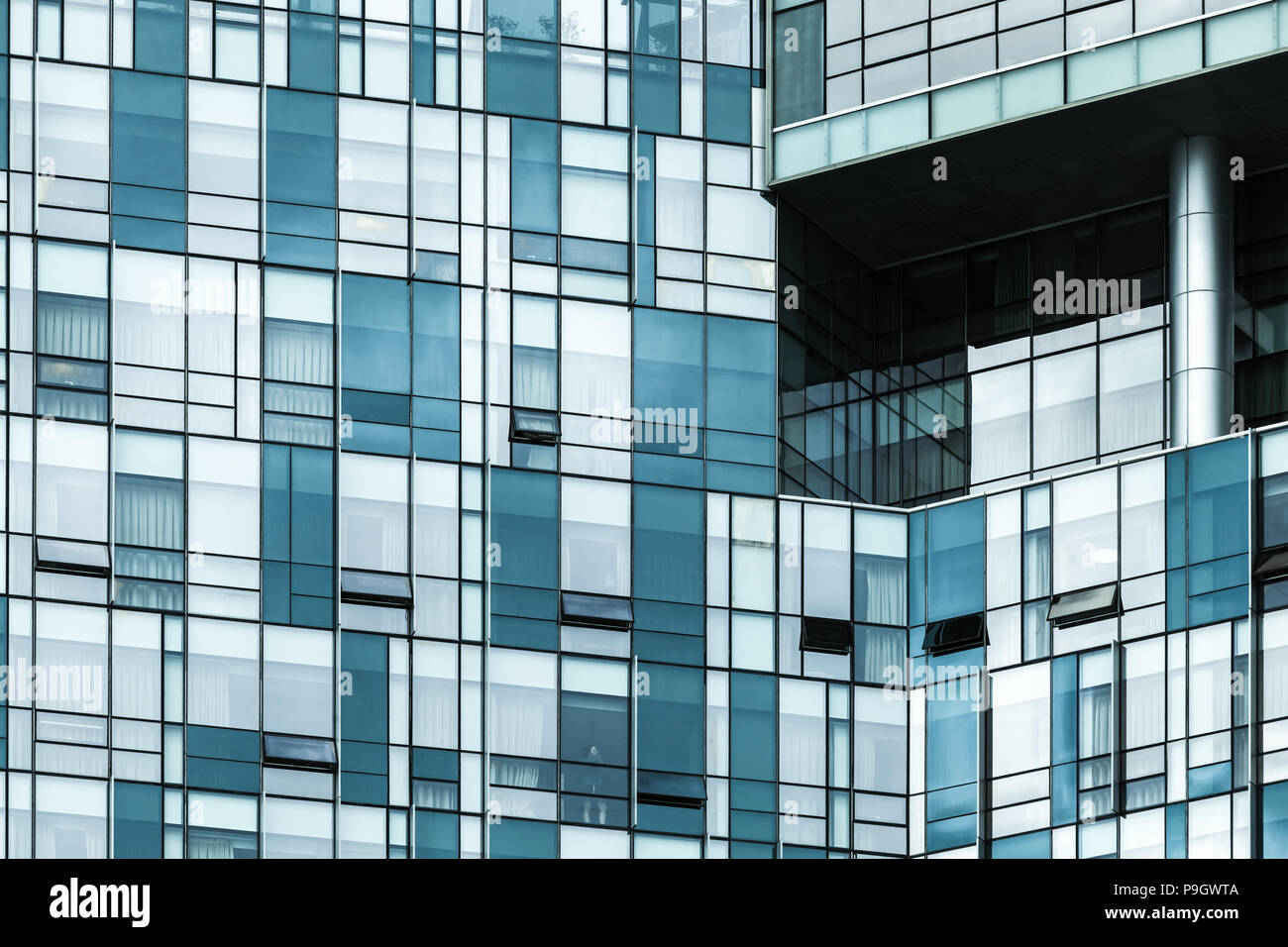 L'architecture moderne. Abstract background pattern avec des parois en acier et verre bleu Banque D'Images