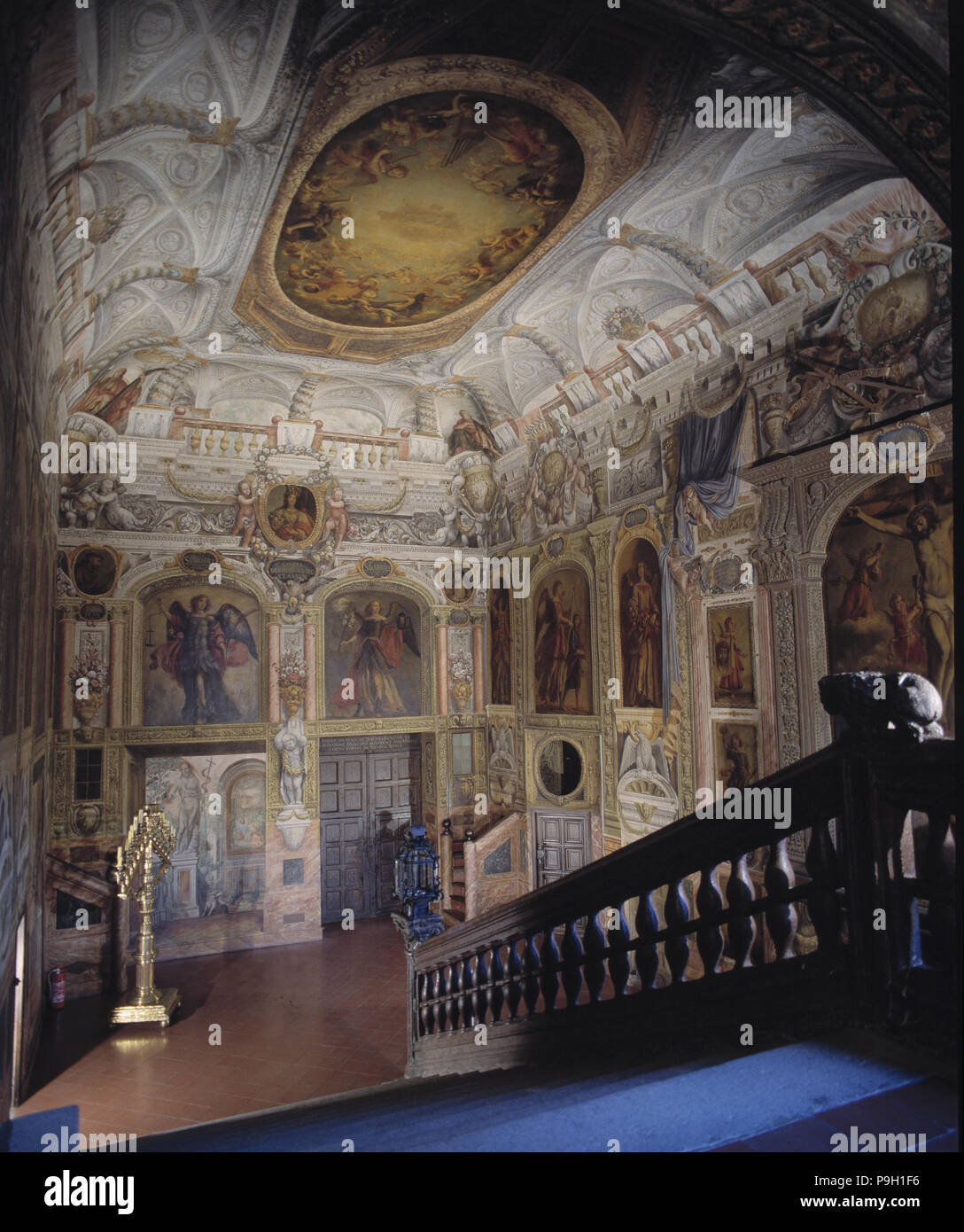 Détail de la décoration des murs à l'intérieur du couvent des Carmélites Déchaussées, Royal 16e siècle bui… Banque D'Images