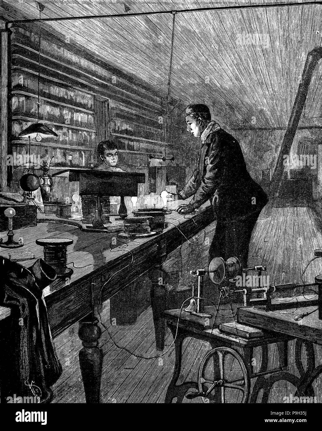 Thomas Alva Edison (Milan, Ohio, 1847-West Orange, New Jersey, 1931) dans son laboratoire, inventeur de la … Banque D'Images