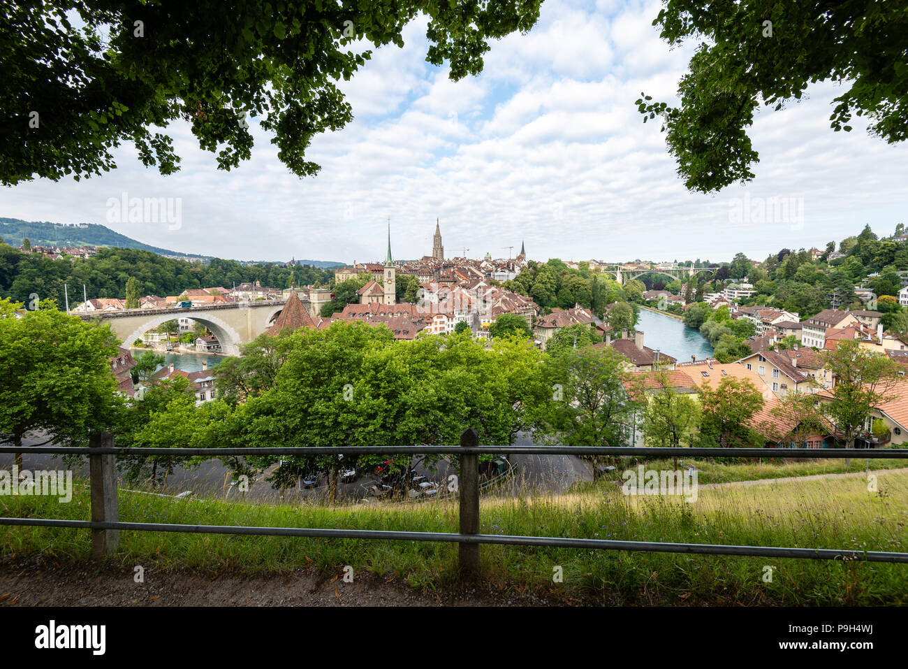 Berne, la capitale de la Suisse, est construit autour d'un escroc dans l'Aare. Il tire ses origines du 12ème siècle, avec son archit Banque D'Images