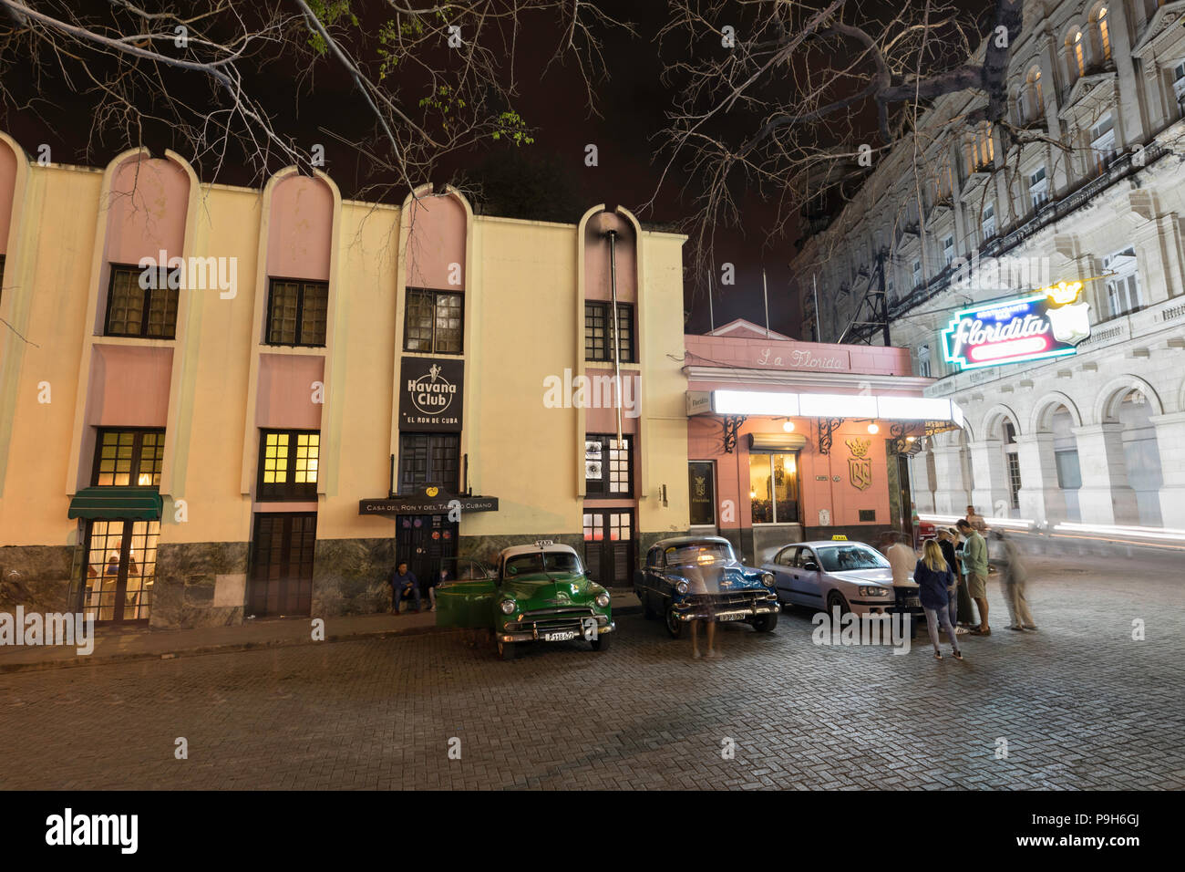 Classic American voitures utilisées comme taxis, connu localement sous le nom de 'almendrones" à La Havane, Cuba. Banque D'Images