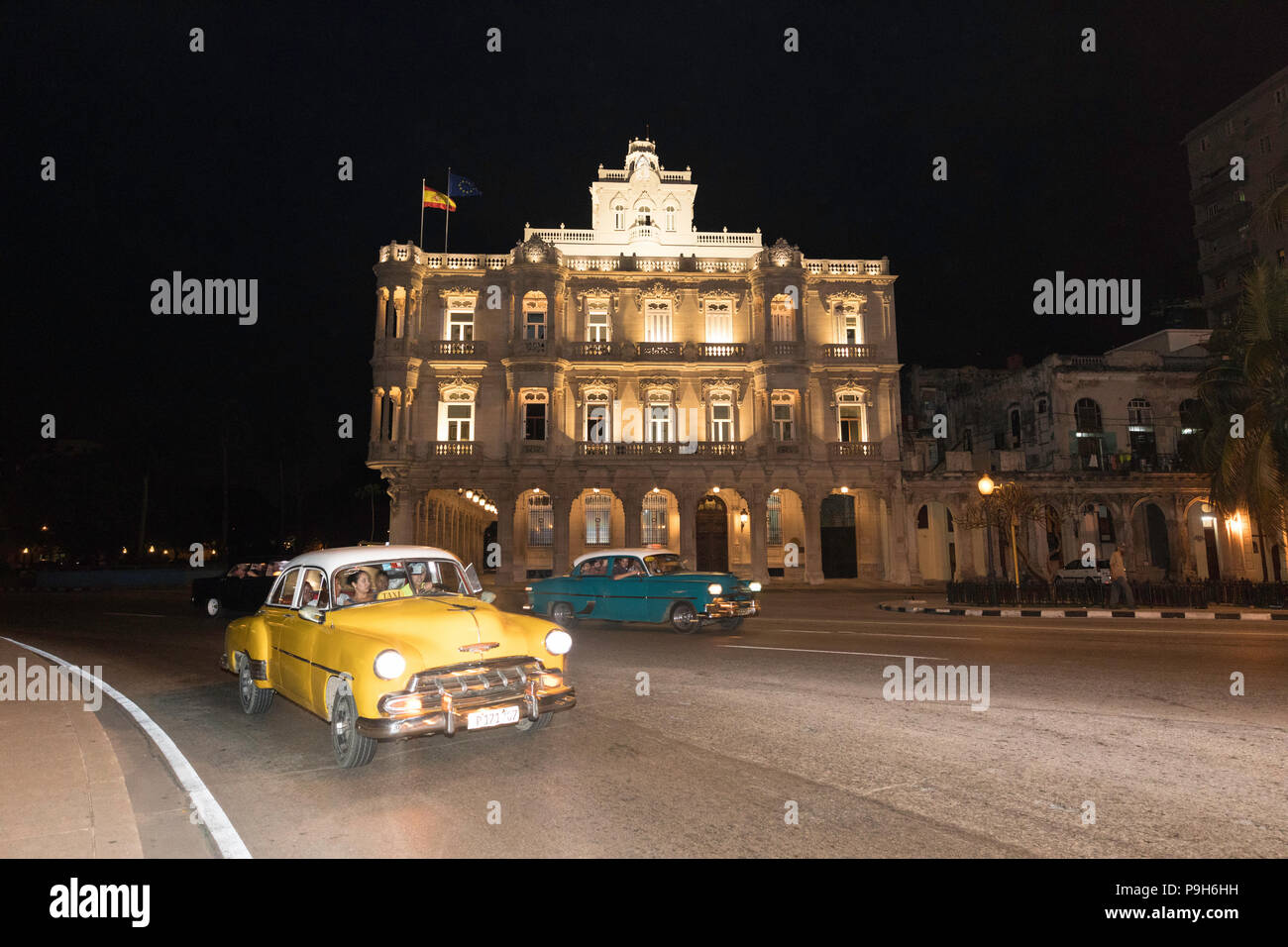 Voiture américaine classique utilisé comme taxi, connu localement comme almendrones, La Havane, Cuba. Banque D'Images