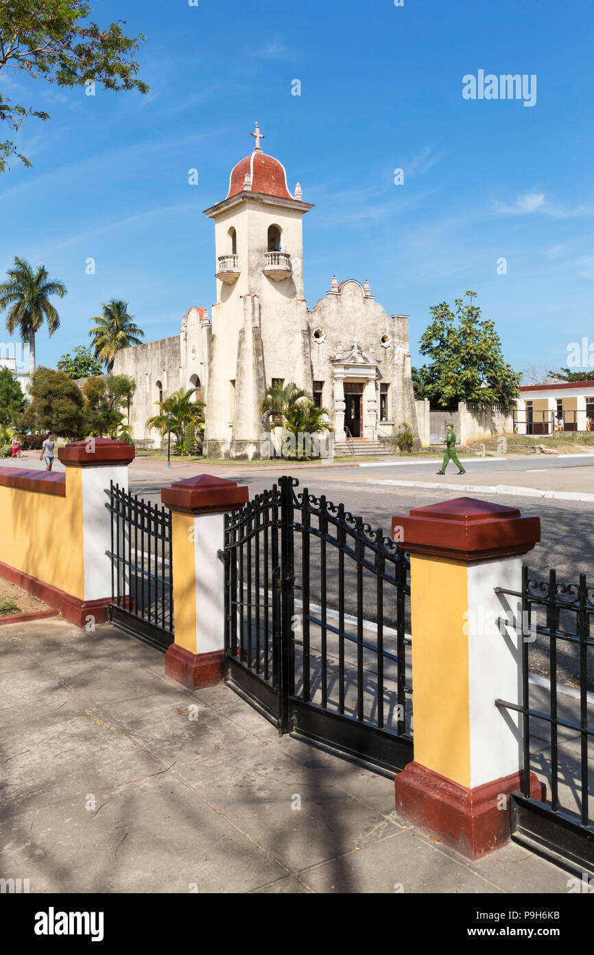 Vue extérieure de l'Église catholique à Nueva Gerona sur Isla de la Juventud, Cuba Banque D'Images
